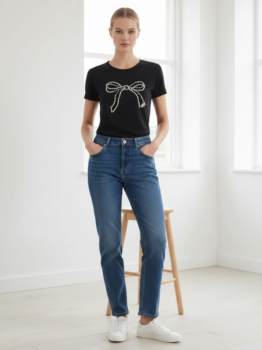 Commense Rhinestone Bow Graphic Round Neck Short Sleeve T-Shirt